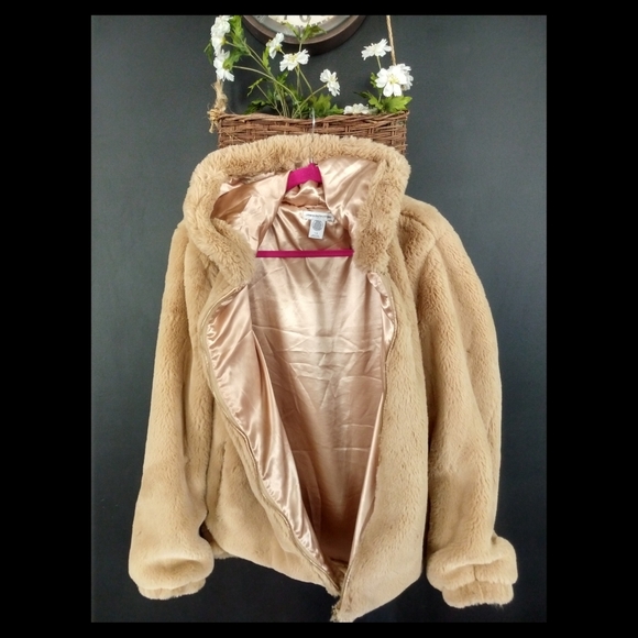 Urban Outfitters Jackets & Blazers - Urban Outfitters plush faux fur tan jacket coat